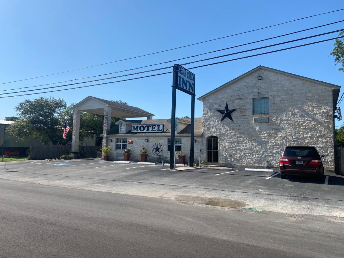 Cedar Creek Inn Bertram Bagian luar foto