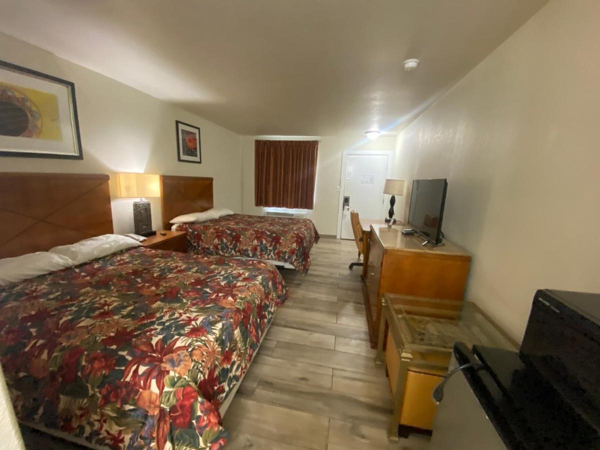 Cedar Creek Inn Bertram Bagian luar foto