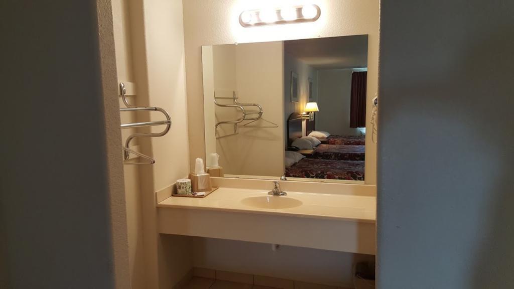 Cedar Creek Inn Bertram Ruang foto
